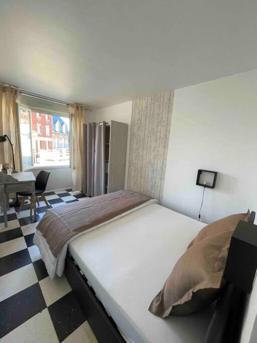 Au Parisien Apartment เอิลท์ ภายนอก รูปภาพ