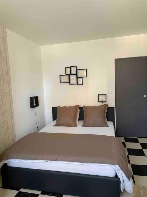 Au Parisien Apartment เอิลท์ ภายนอก รูปภาพ