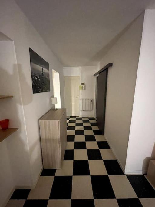 Au Parisien Apartment เอิลท์ ภายนอก รูปภาพ