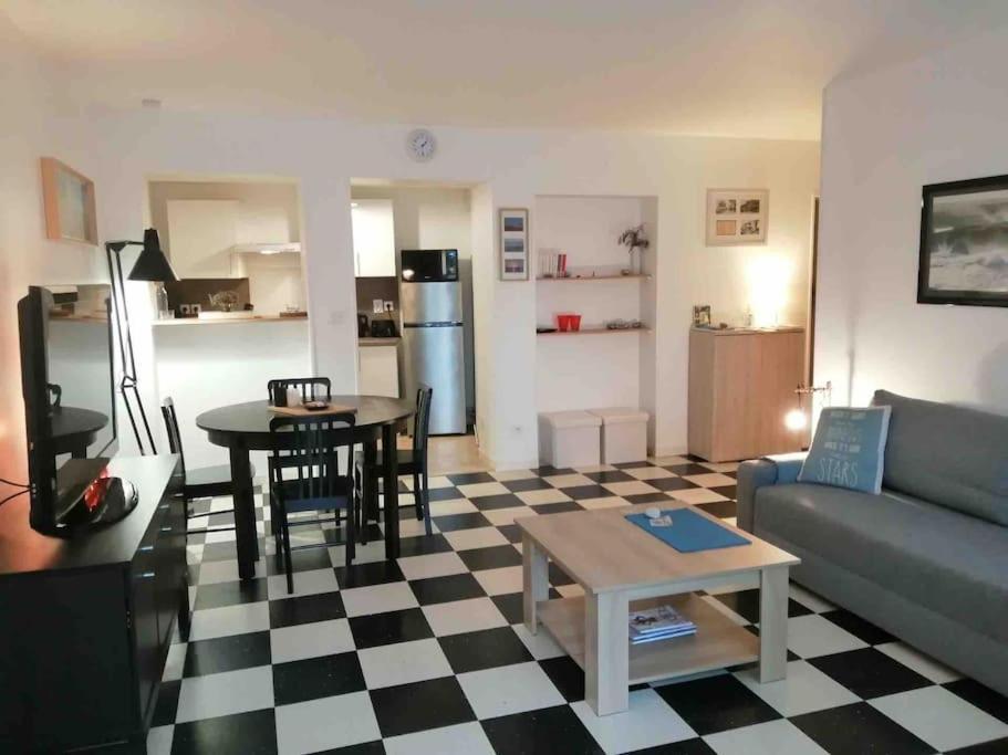 Au Parisien Apartment เอิลท์ ภายนอก รูปภาพ