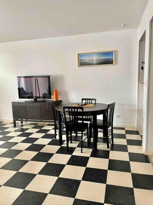 Au Parisien Apartment เอิลท์ ภายนอก รูปภาพ