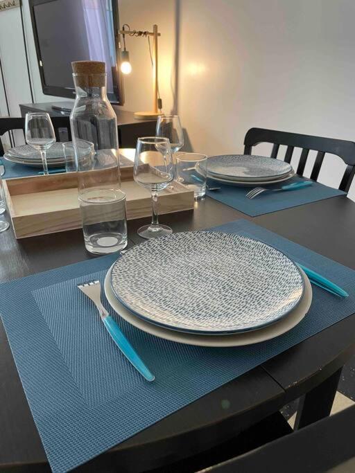Au Parisien Apartment เอิลท์ ภายนอก รูปภาพ