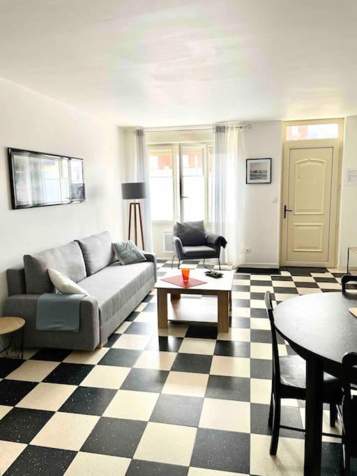 Au Parisien Apartment เอิลท์ ภายนอก รูปภาพ