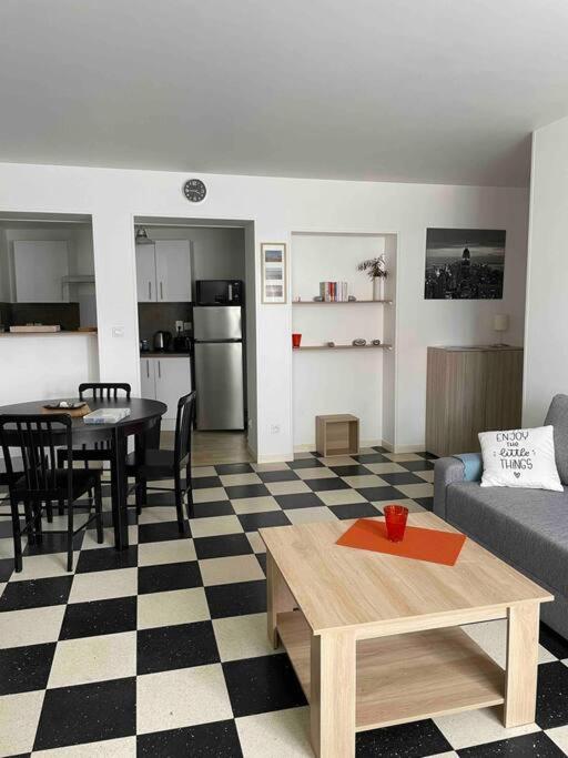 Au Parisien Apartment เอิลท์ ภายนอก รูปภาพ
